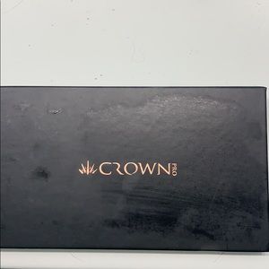 Crown pro eyeshadow pallet